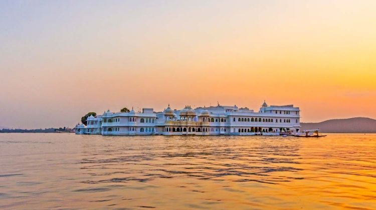 Rajasthan Tour Package with Lake Pichola