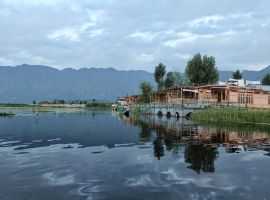 Dal Lake Sightseeing In Kashamir